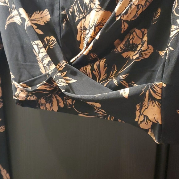 Twist front crop top - Picture 2 of 5